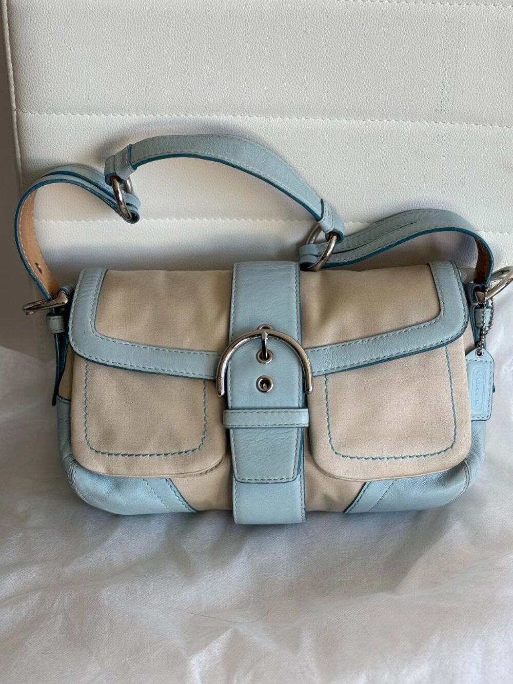 Coach Vintage L043-1879 SoHo Powder Blue Leather & Cream Shoulder Bag